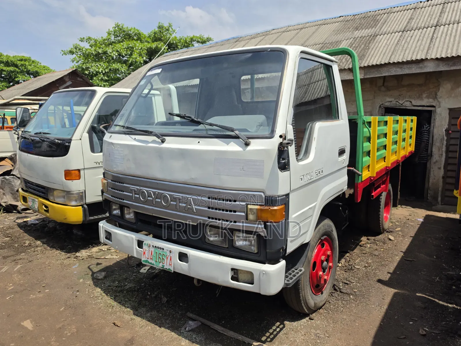 Toyota Dyna 200 Old Model First Body 2RZ Engine