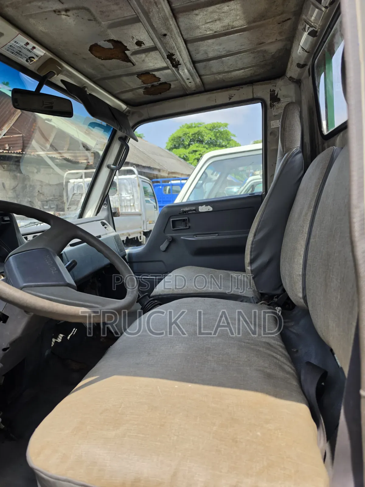 Toyota Dyna 200 Old Model First Body 2RZ Engine