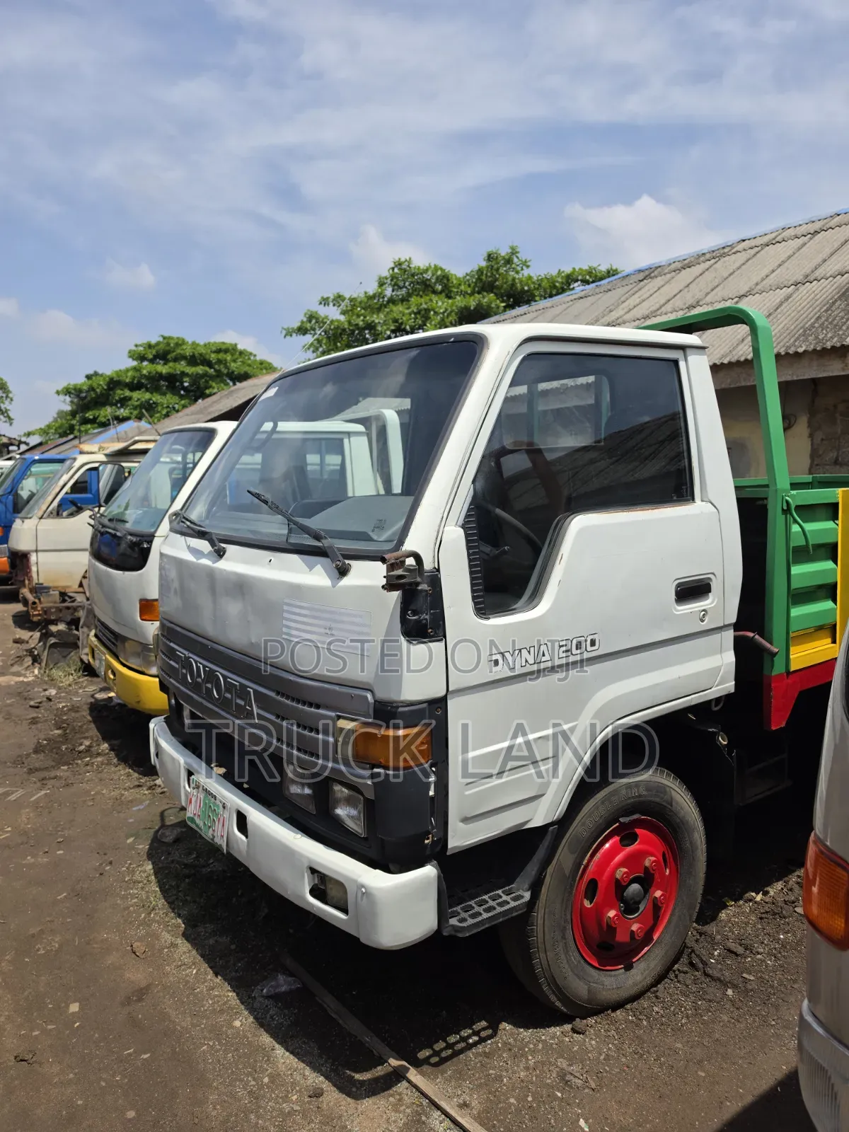 Toyota Dyna 200 Old Model First Body 2RZ Engine