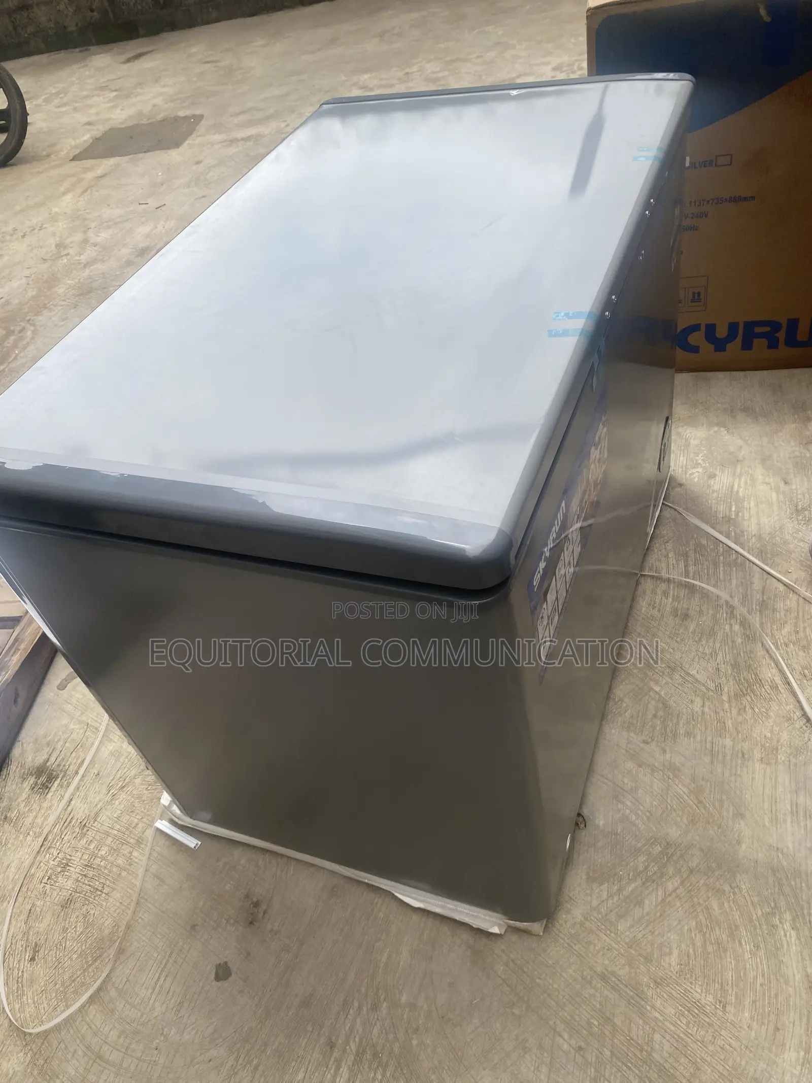 Skyrun Chest Freezer BD-300HNW for 300L Bulk Food Preservation