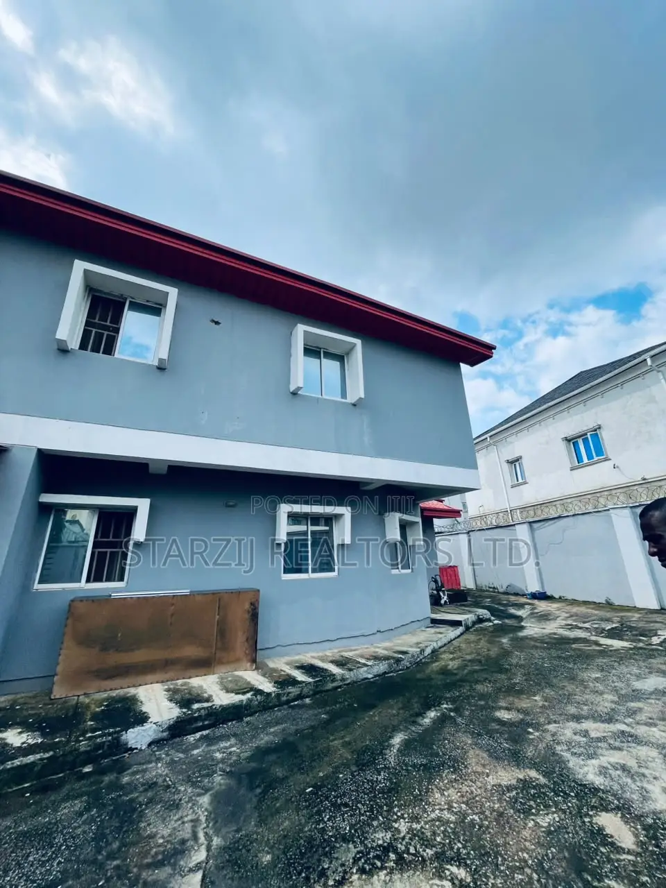 6bdrm Duplex in Idu Industrial for sale