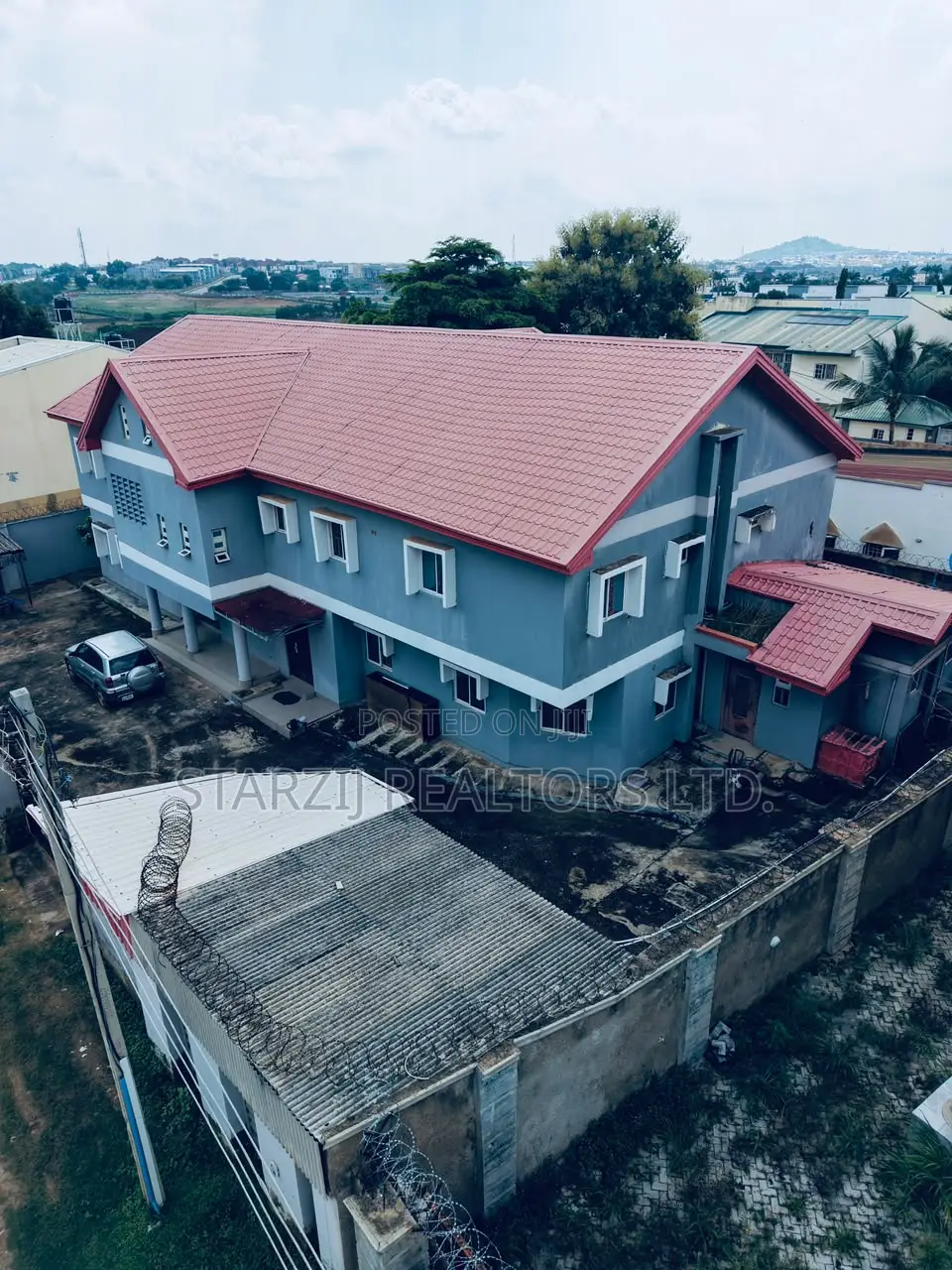 6bdrm Duplex in Idu Industrial for sale