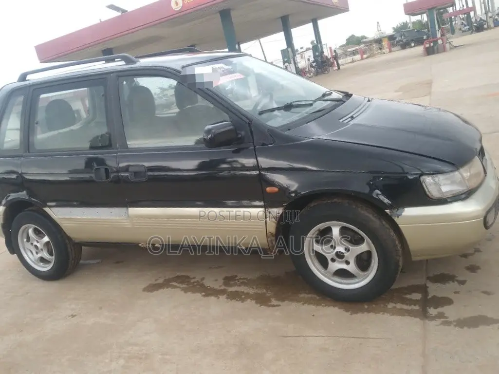 Mitsubishi SpaceRunner 2005 Black