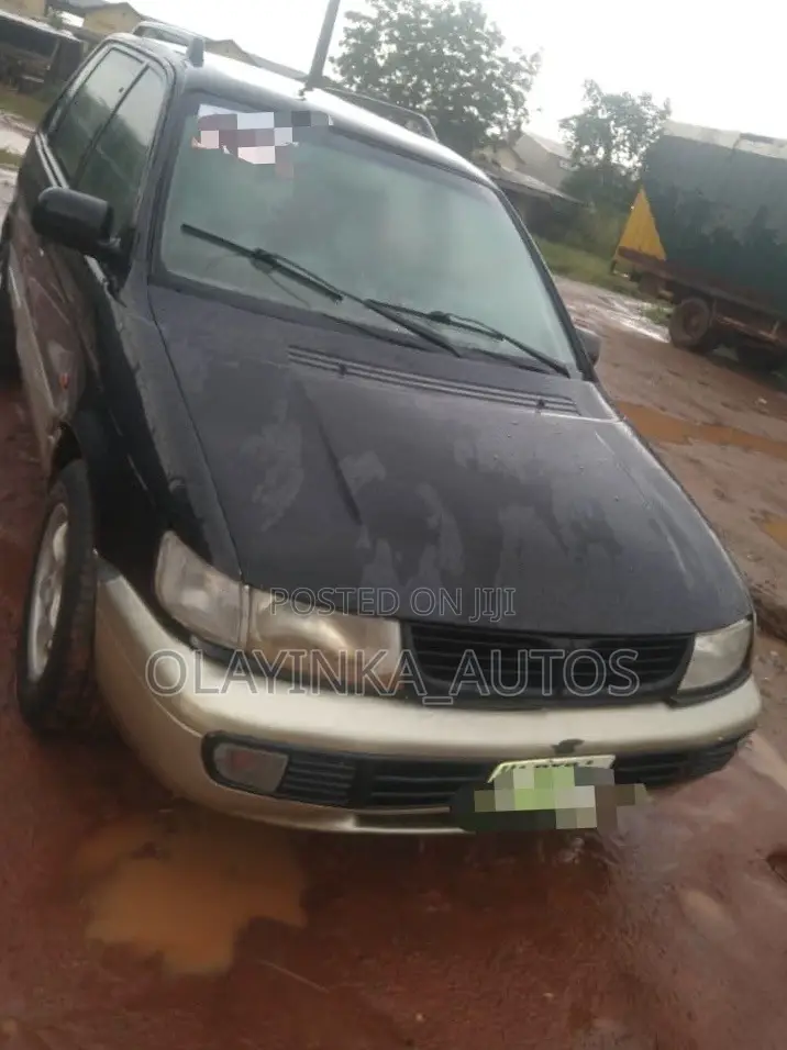 Mitsubishi SpaceRunner 2005 Black
