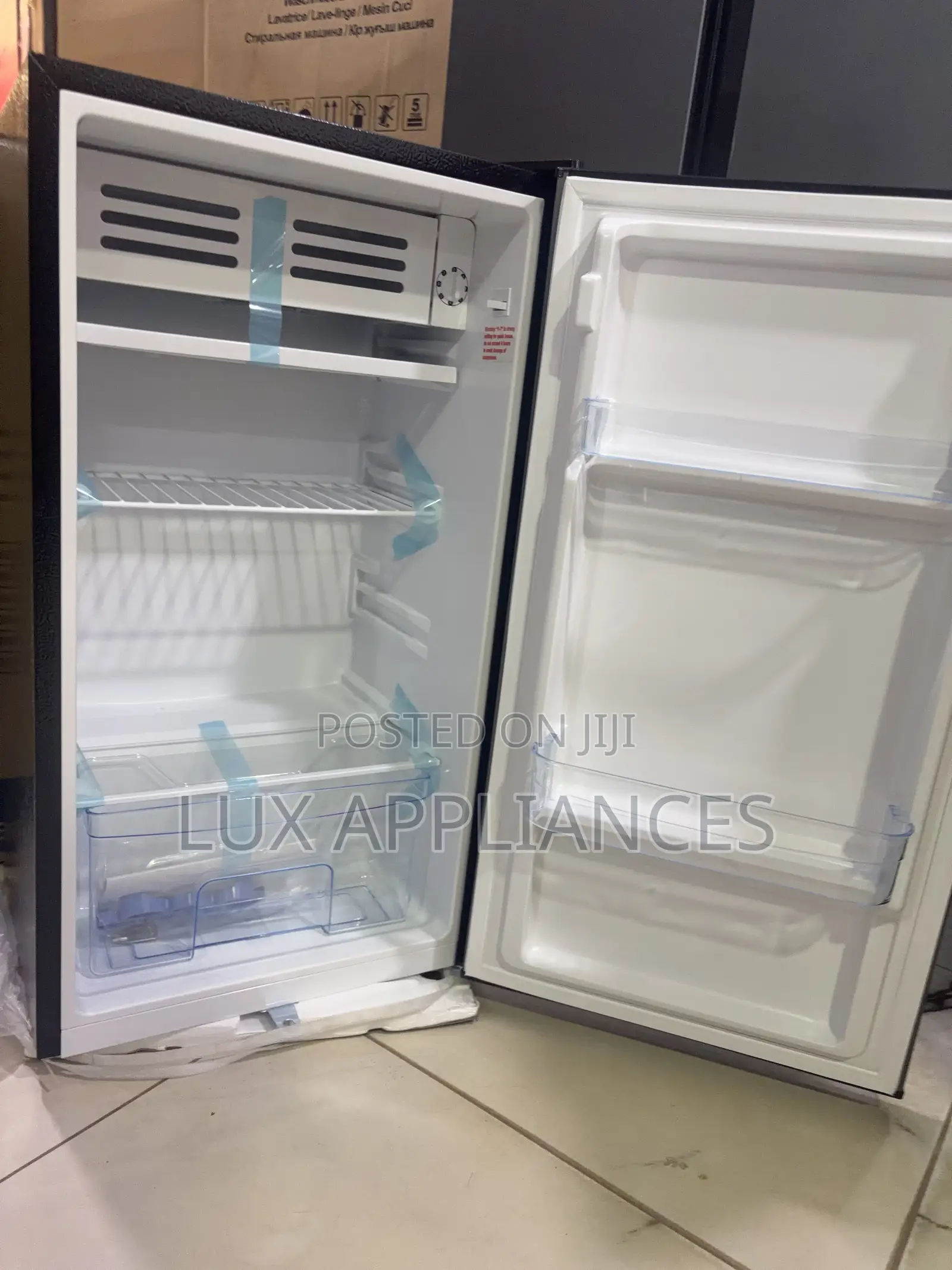 Royal 105L Refrigerator for Food and Drinks