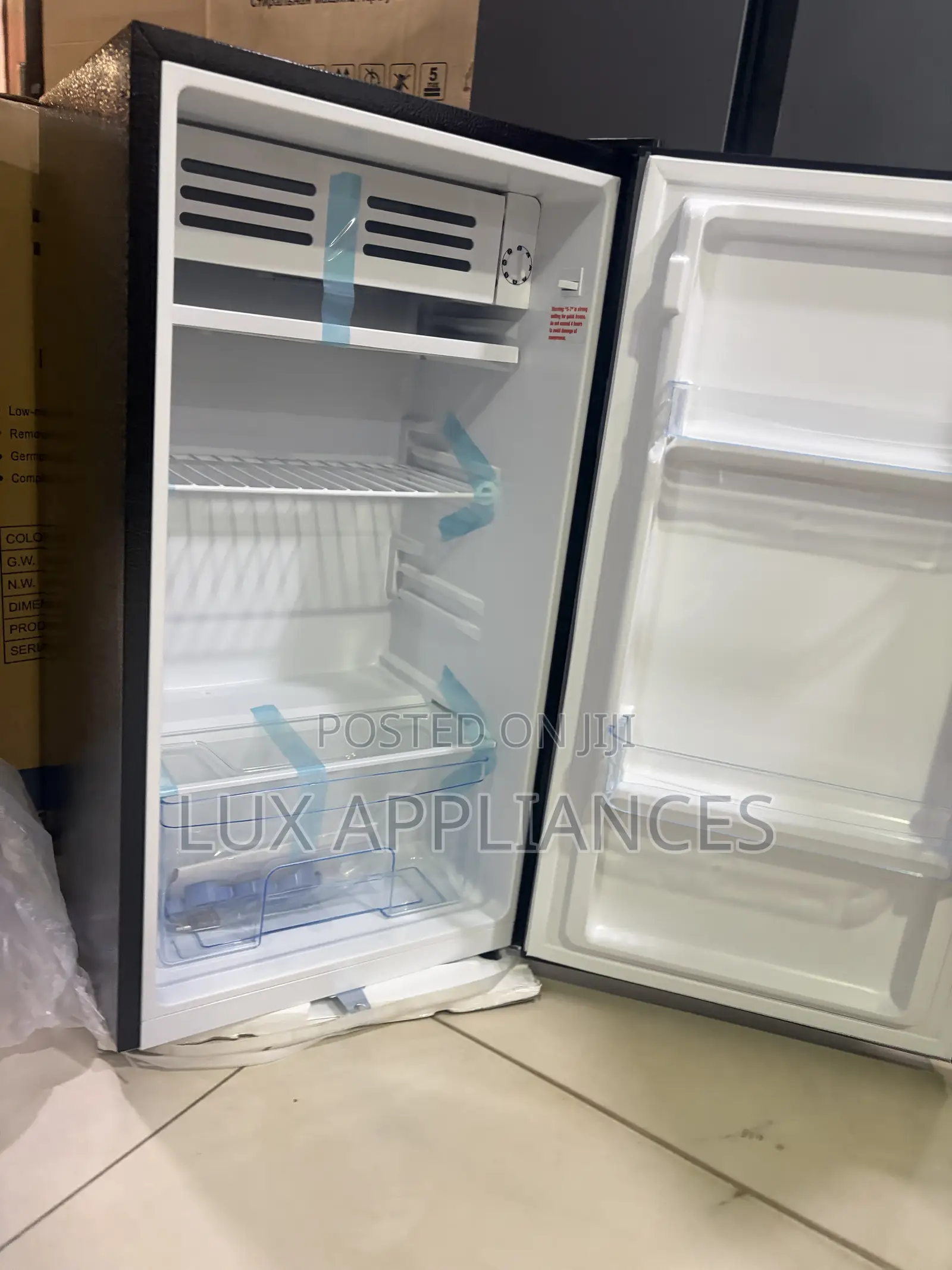 Royal 105L Refrigerator for Food and Drinks