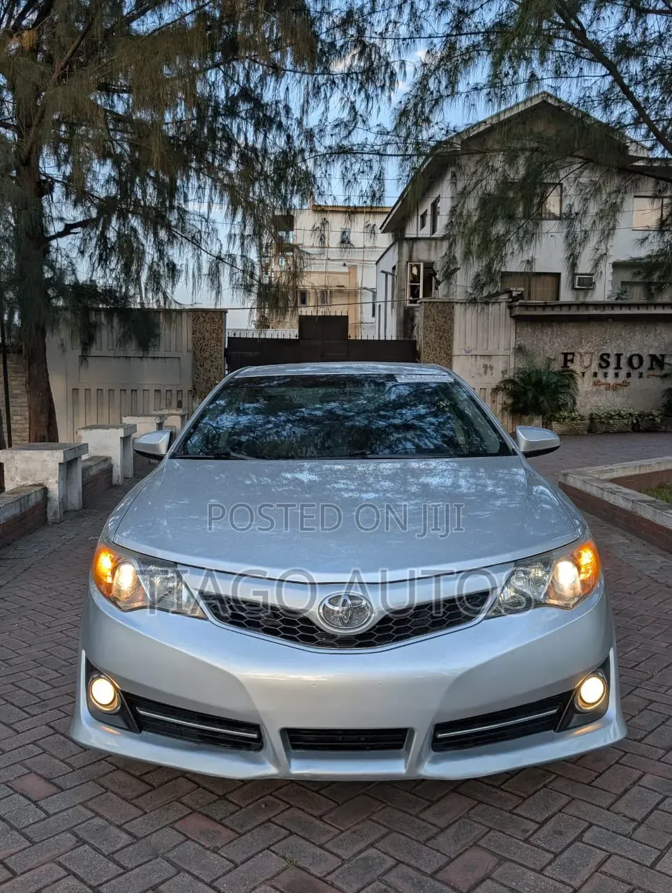 Toyota Camry SE 4dr Sedan (2.5L 4cyl 6A) 2012 Silver