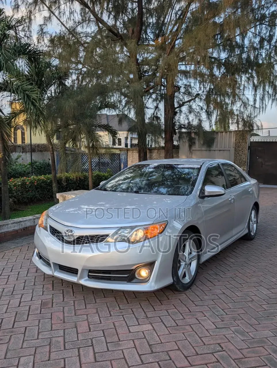 Toyota Camry SE 4dr Sedan (2.5L 4cyl 6A) 2012 Silver