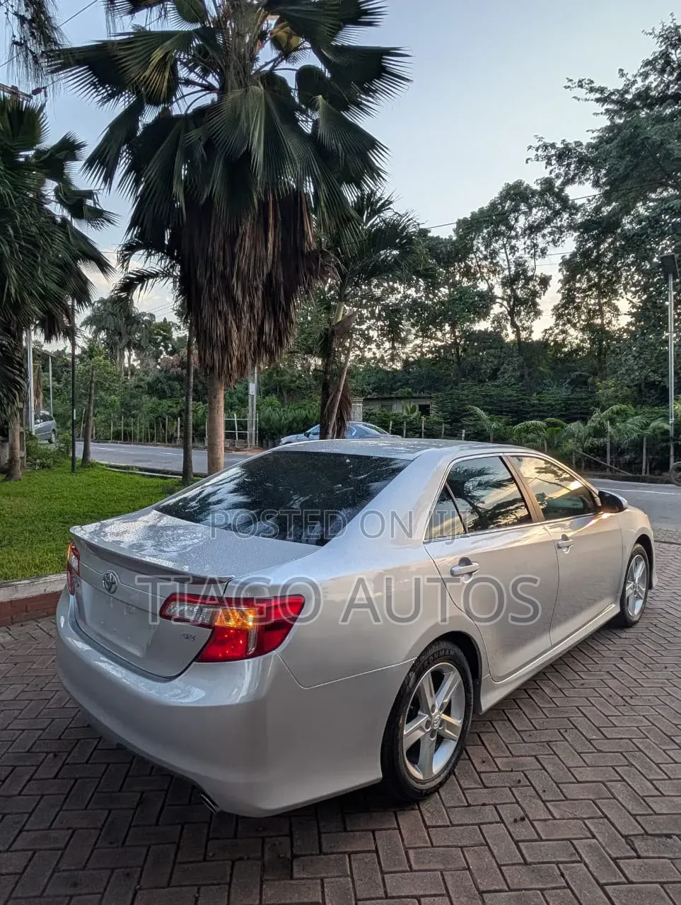 Toyota Camry SE 4dr Sedan (2.5L 4cyl 6A) 2012 Silver