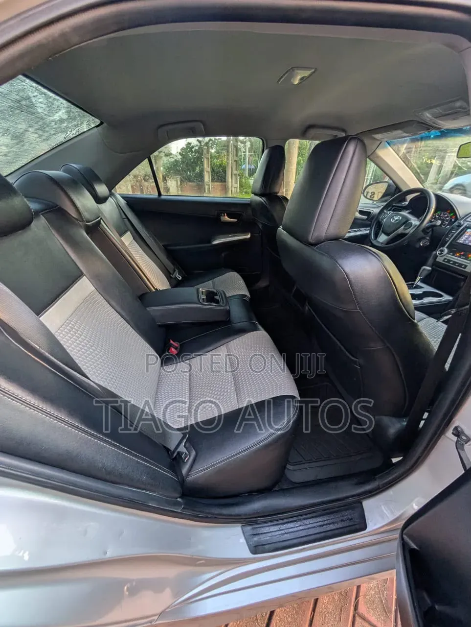 Toyota Camry SE 4dr Sedan (2.5L 4cyl 6A) 2012 Silver