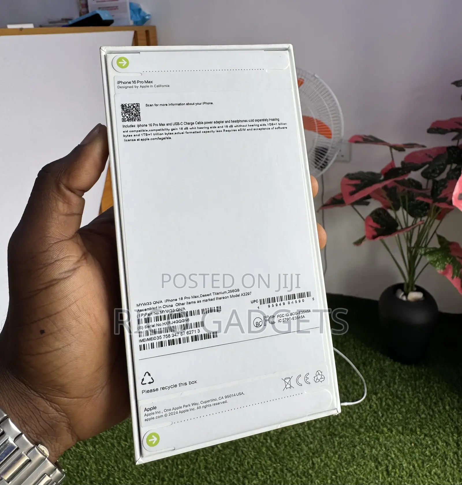 New Apple iPhone 16 Pro Max 256 GB Gold