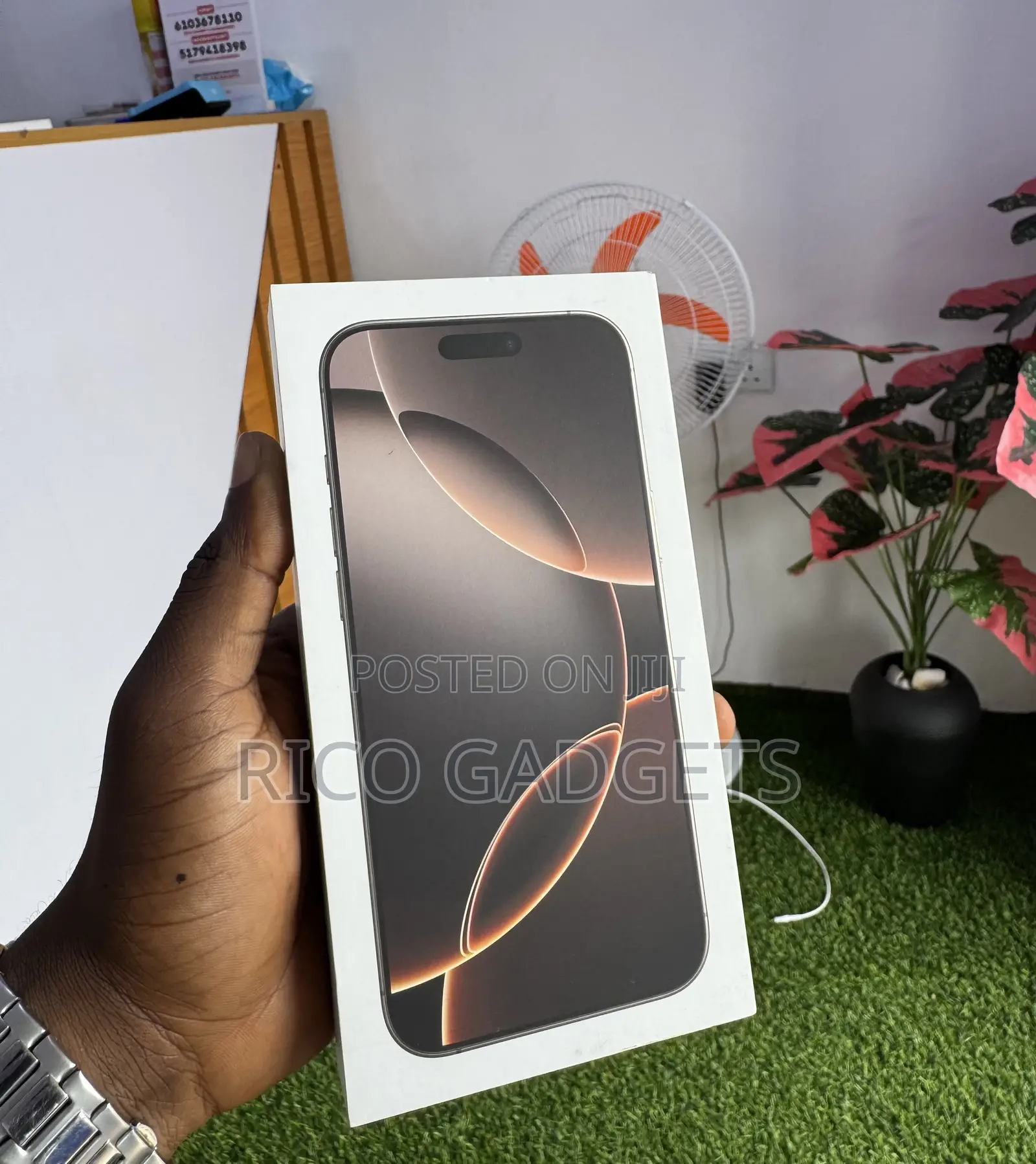 New Apple iPhone 16 Pro Max 256 GB Gold