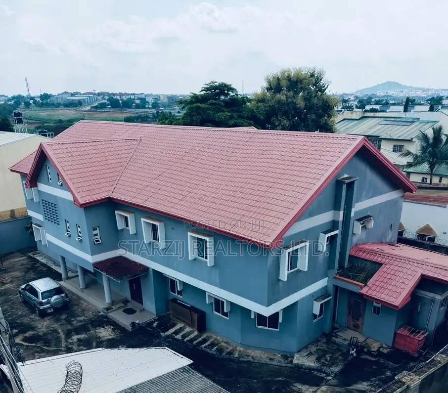 6bdrm Duplex in Idu Industrial for sale