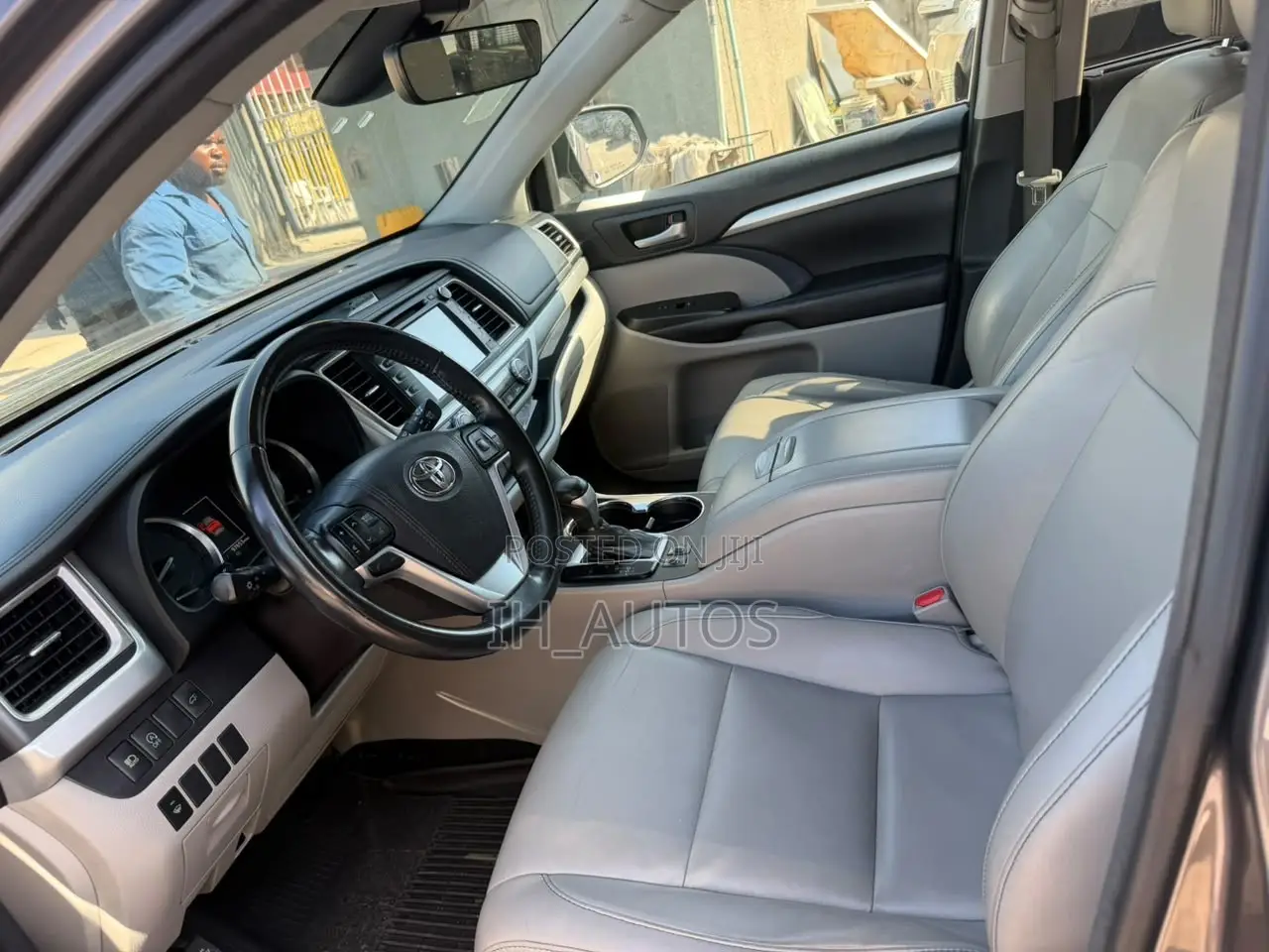 Toyota Highlander XLE 4x4 V6 (3.5L 6cyl 8A) 2017 Gray