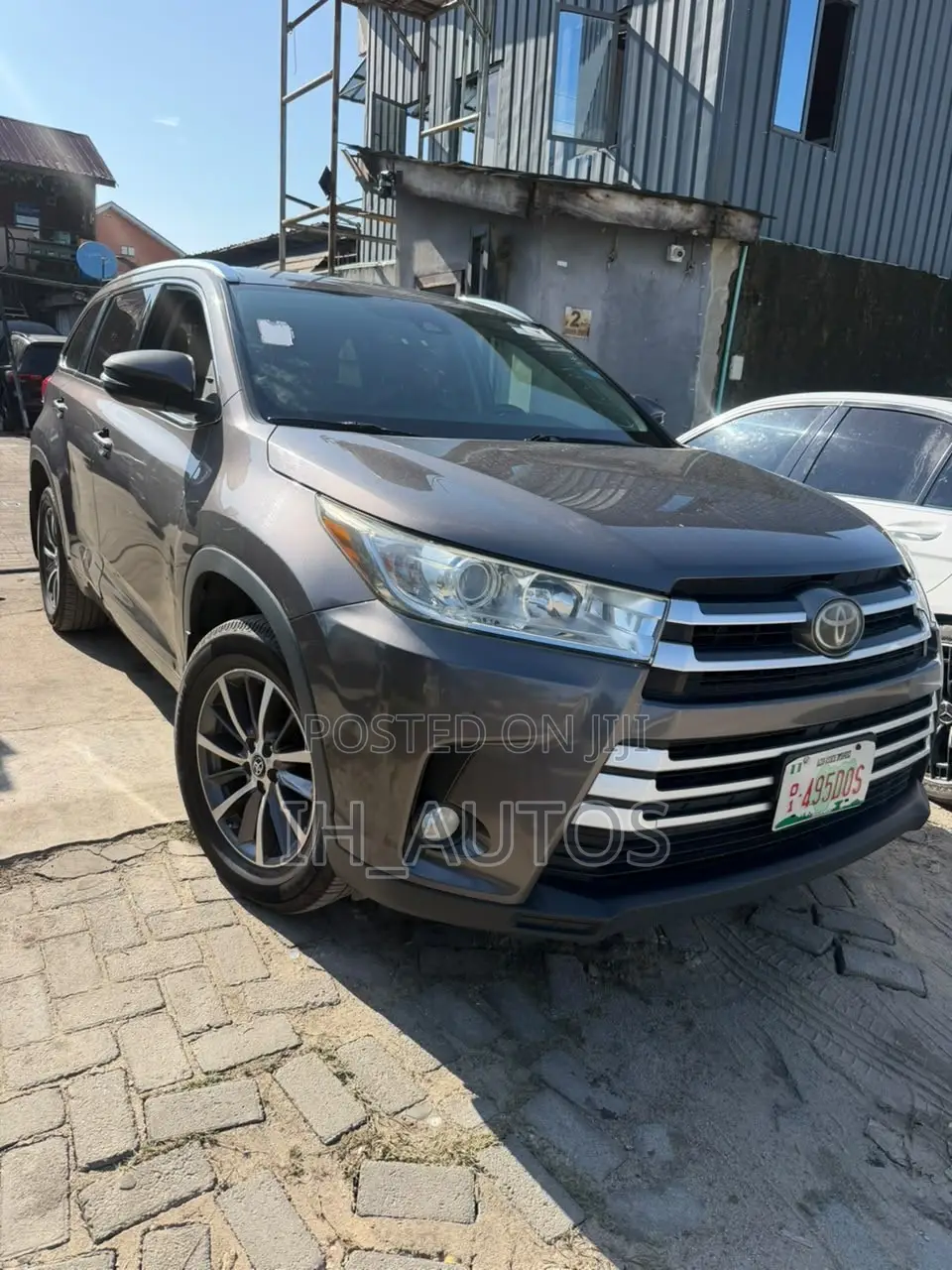 Toyota Highlander XLE 4x4 V6 (3.5L 6cyl 8A) 2017 Gray
