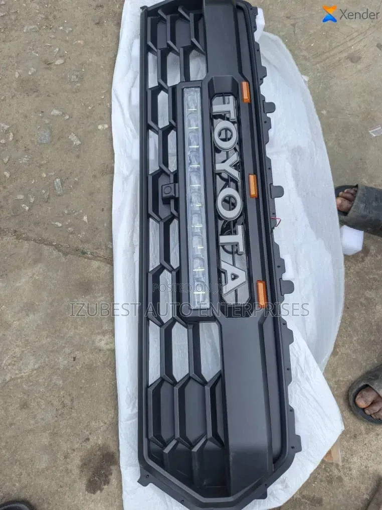Front Grille TOYOTA TACOMA 2026