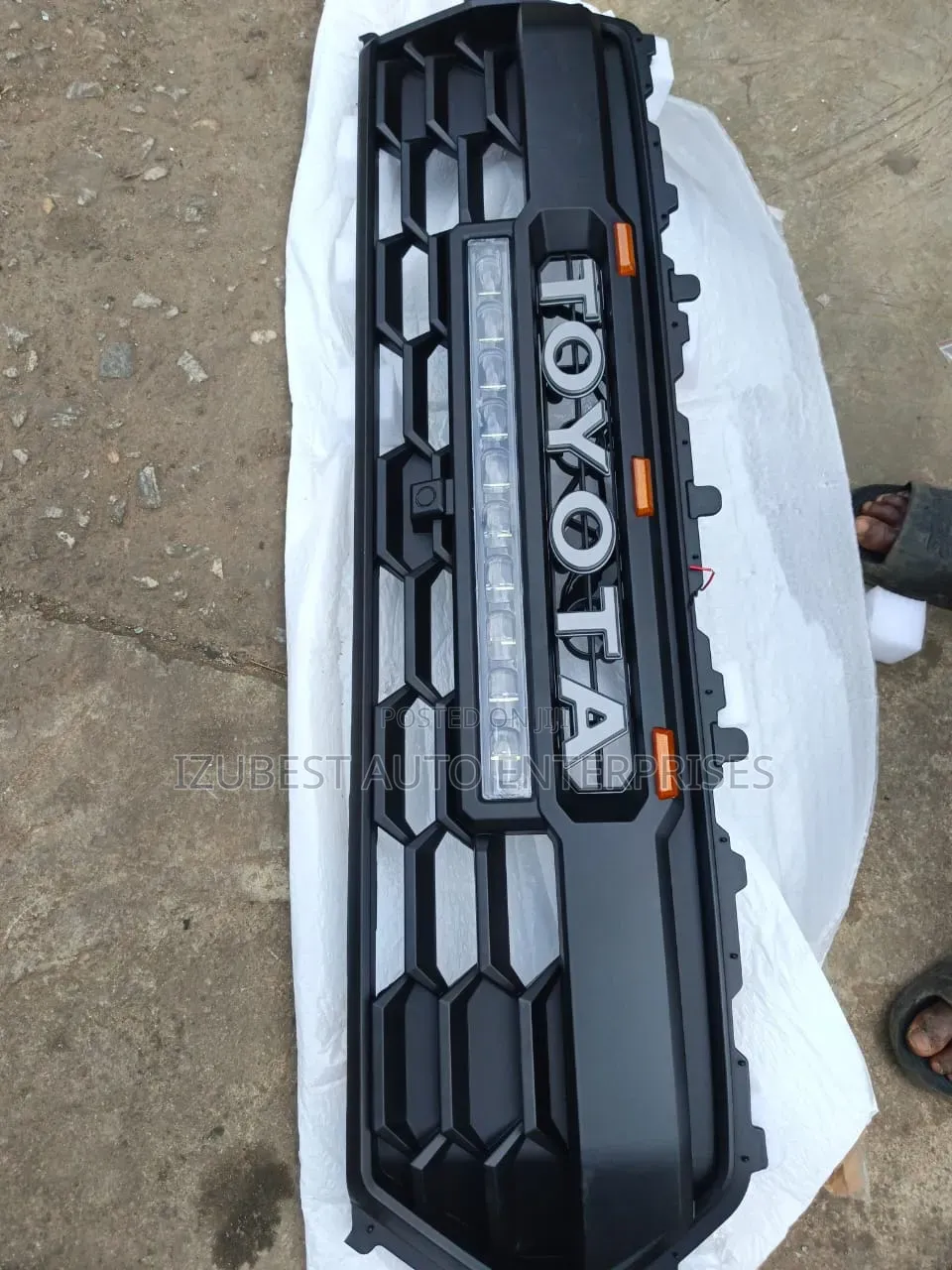 Front Grille TOYOTA TACOMA 2026