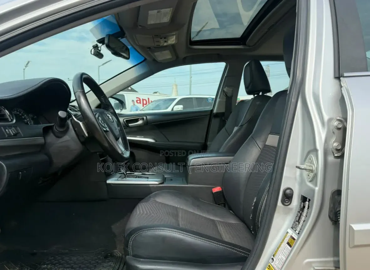 Toyota Camry SE V6 4dr Sedan (3.5L 6cyl 6A) 2013 Silver