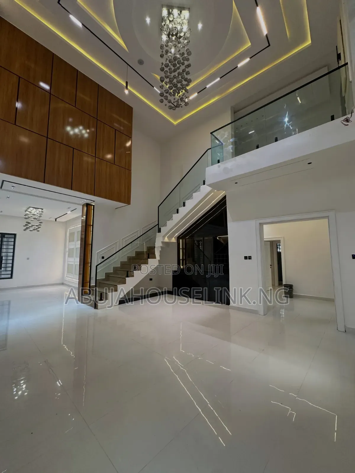 6bdrm Duplex in Sunnyvale Estate, Dakwo District for sale