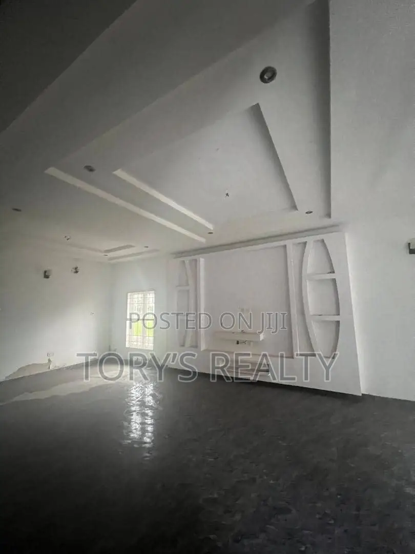 4bdrm Duplex in Lekki Phase 2 for rent