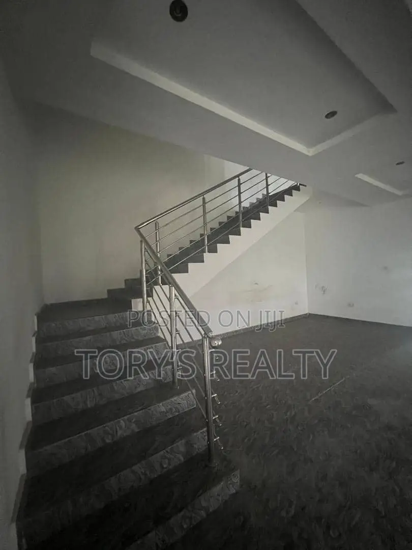 4bdrm Duplex in Lekki Phase 2 for rent