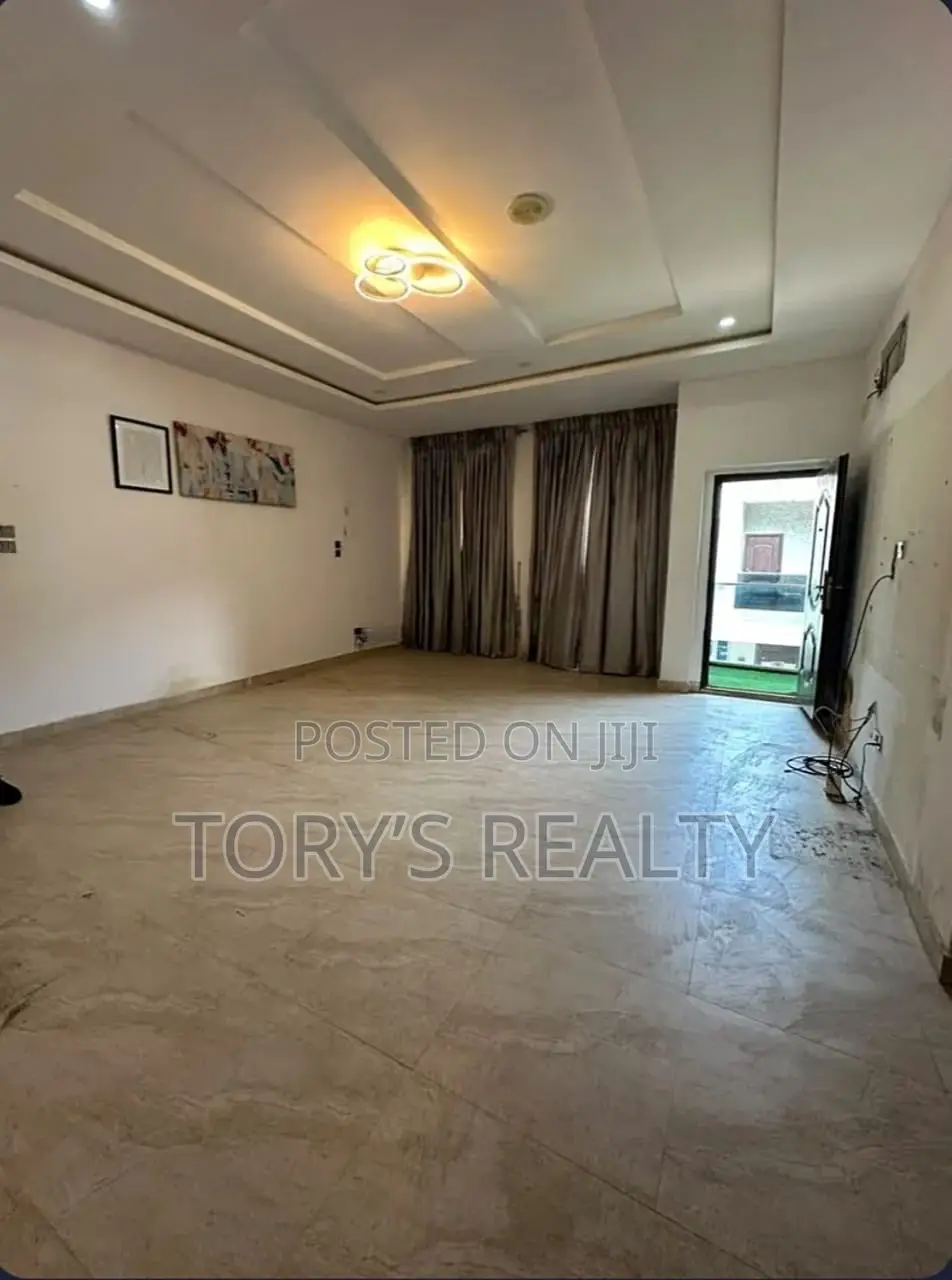 4bdrm Duplex in Lekki Phase 1 for rent