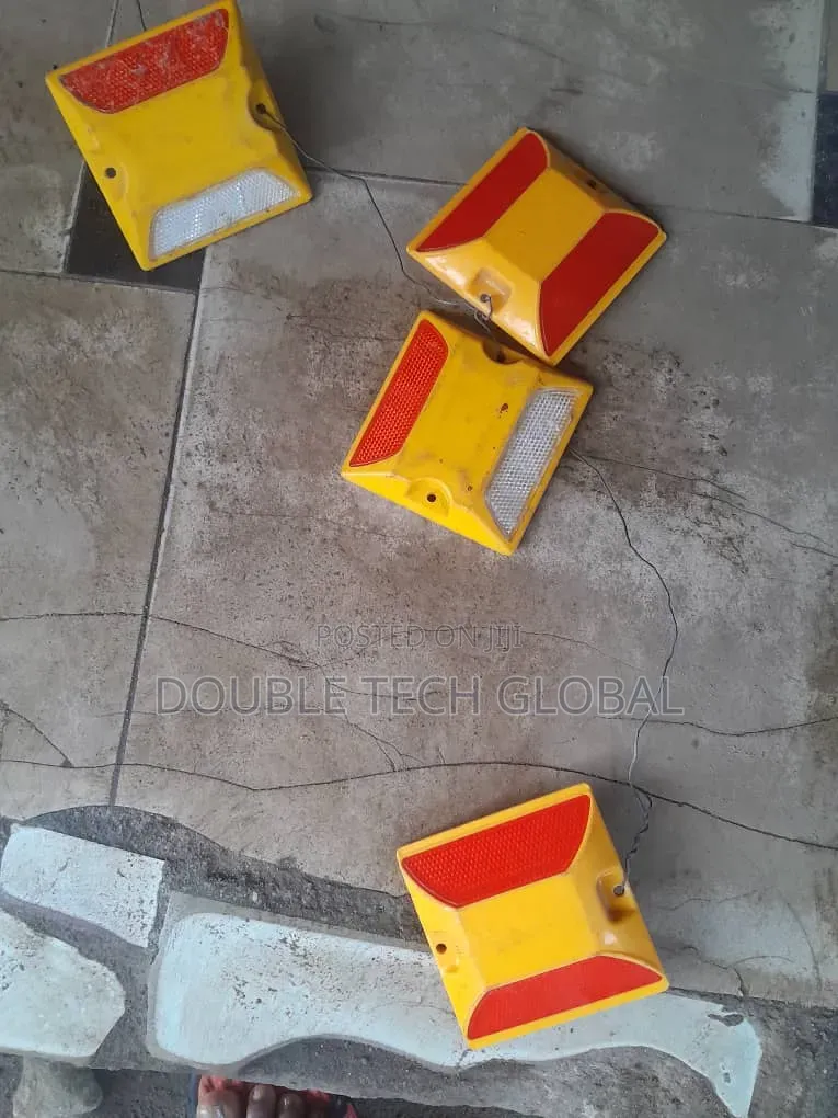 Reflective Road Stud - Yellow Plastic Cat Eye Road Marker