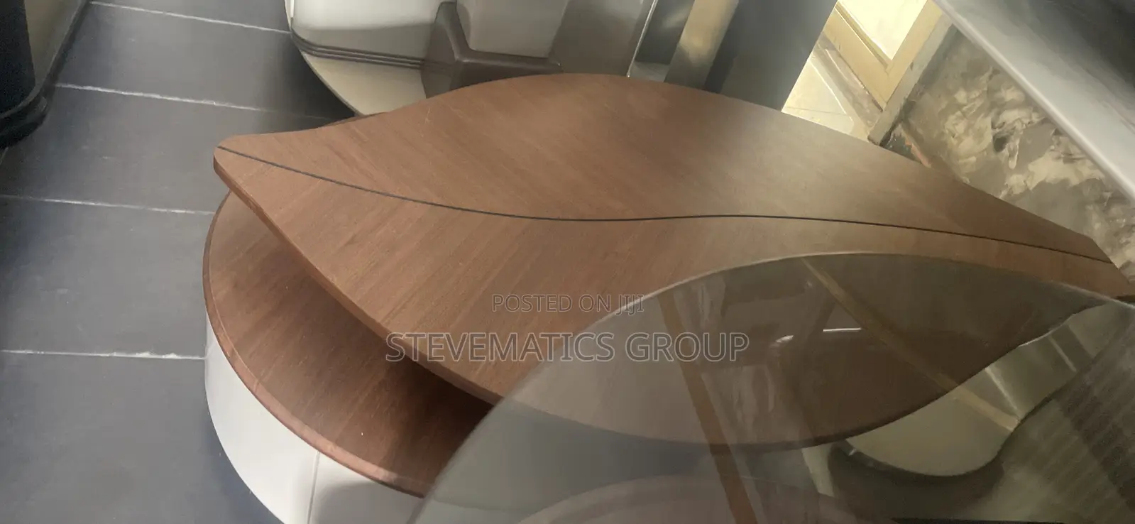 Leaf Like Center Table