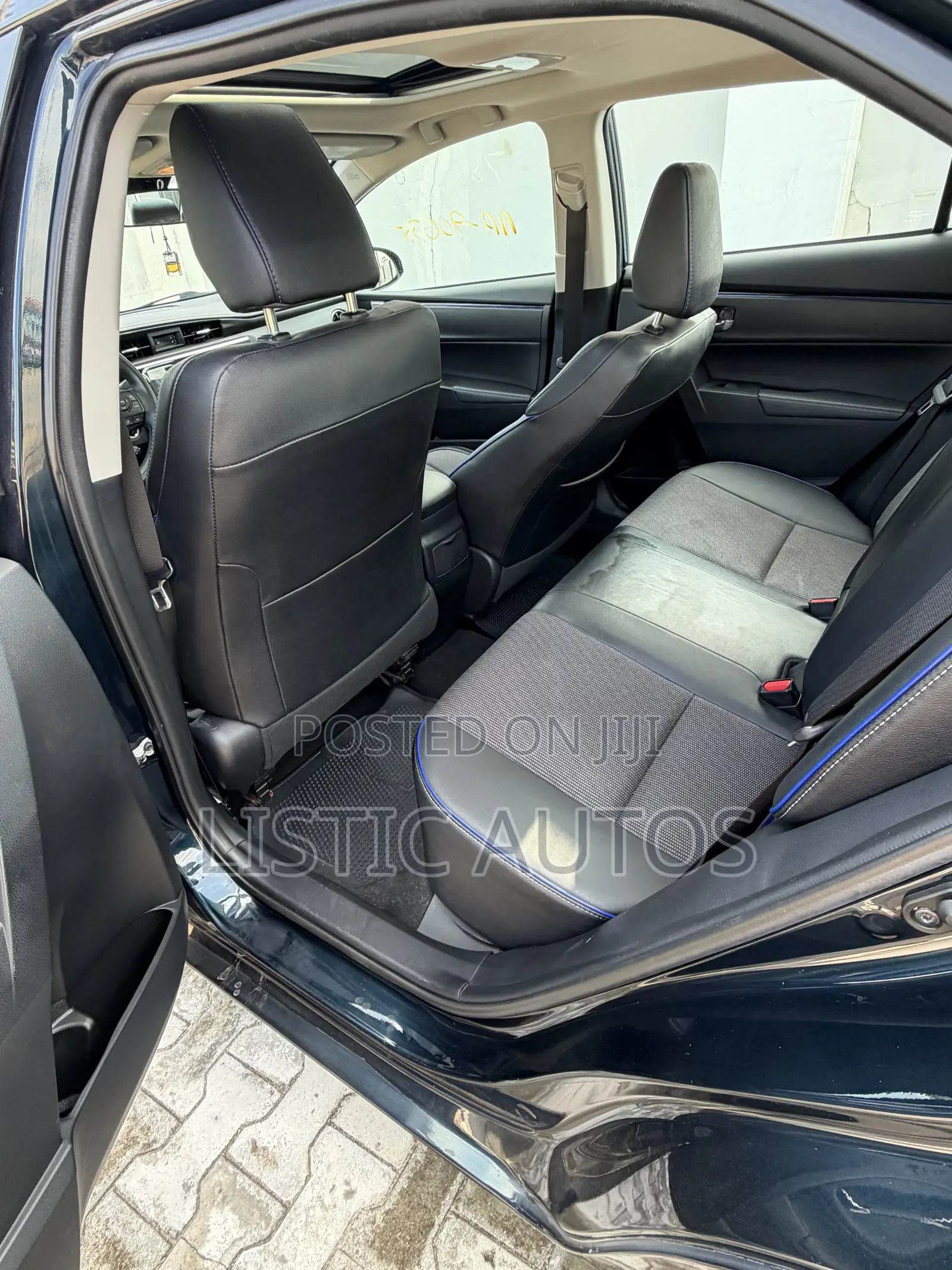 Toyota Corolla SE (1.8L 4cyl 6M) 2018 Black
