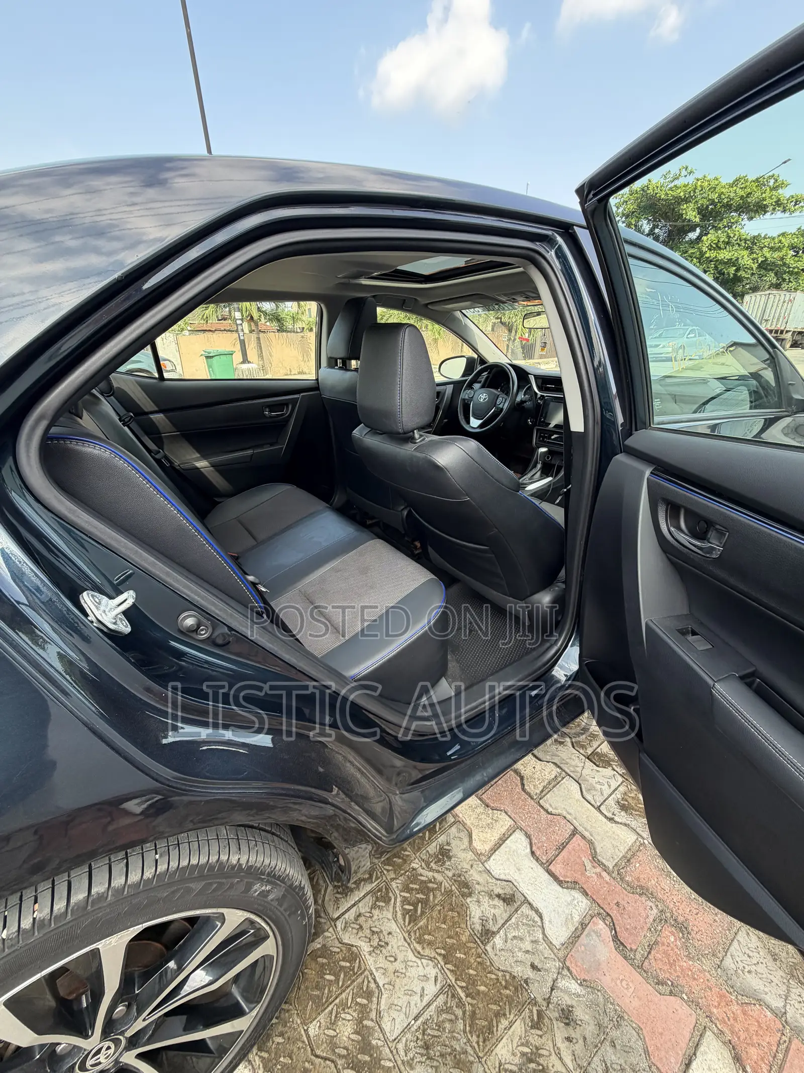 Toyota Corolla SE (1.8L 4cyl 6M) 2018 Black