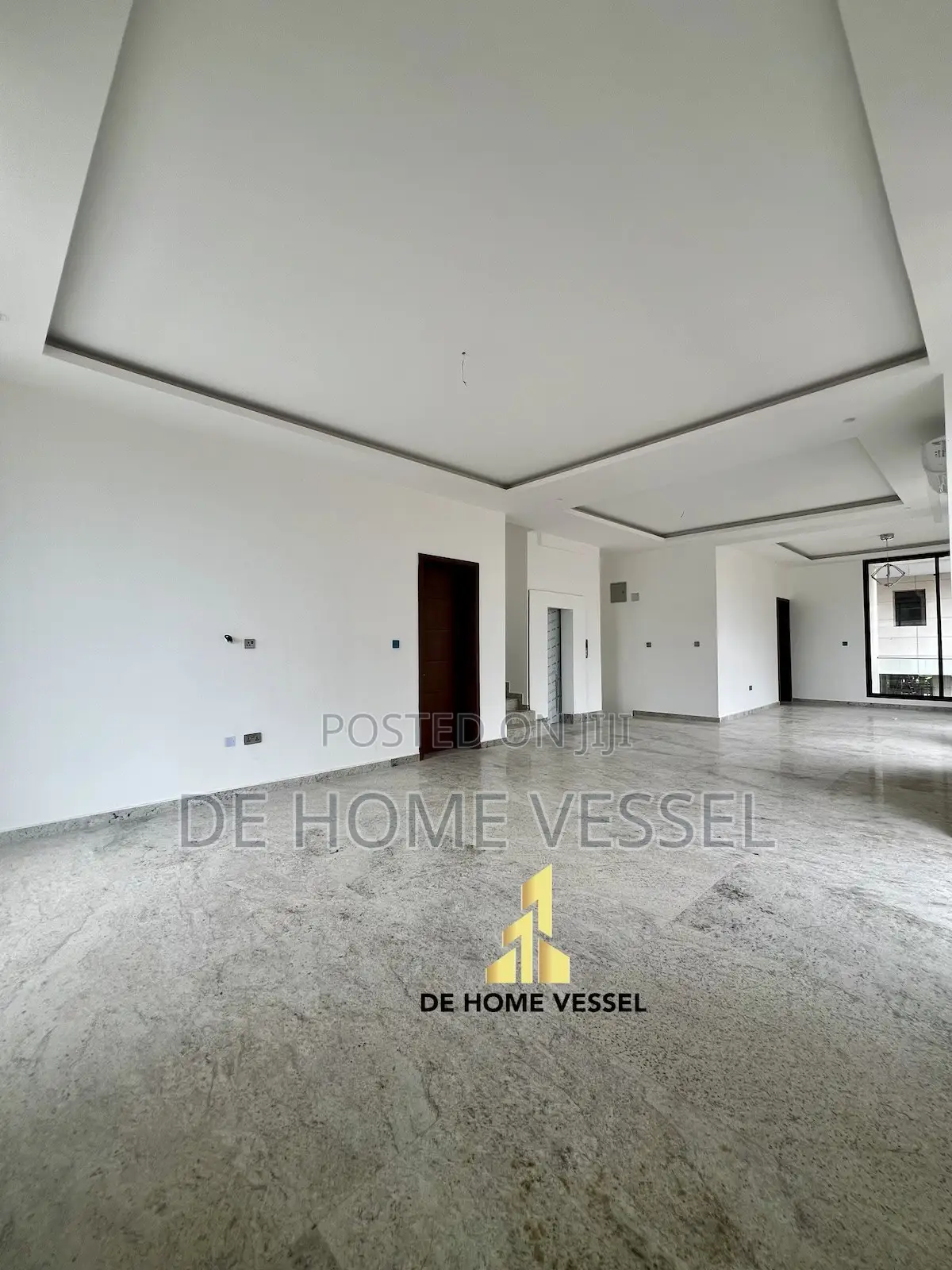 5bdrm Duplex in Banana Island for sale