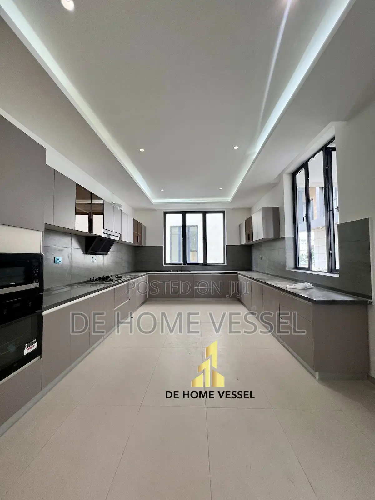 5bdrm Duplex in Banana Island for sale