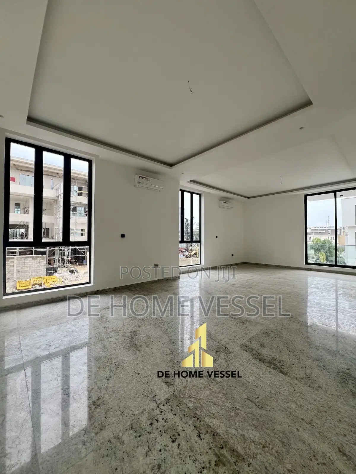 5bdrm Duplex in Banana Island for sale