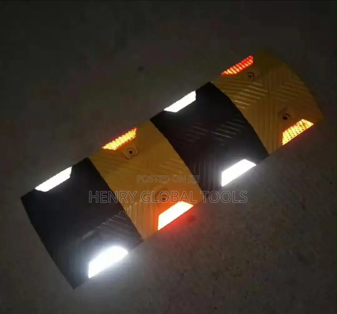 Solar LED Speed Bump With Reflectors – Safety Traffic Calming Device