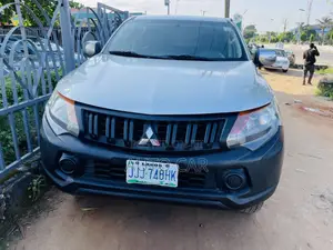 Mitsubishi L200 2016 Silver