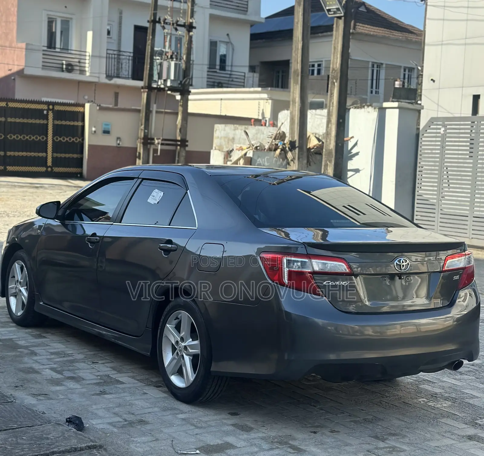 Toyota Camry SE 4dr Sedan (2.5L 4cyl 6A) 2013 Gray