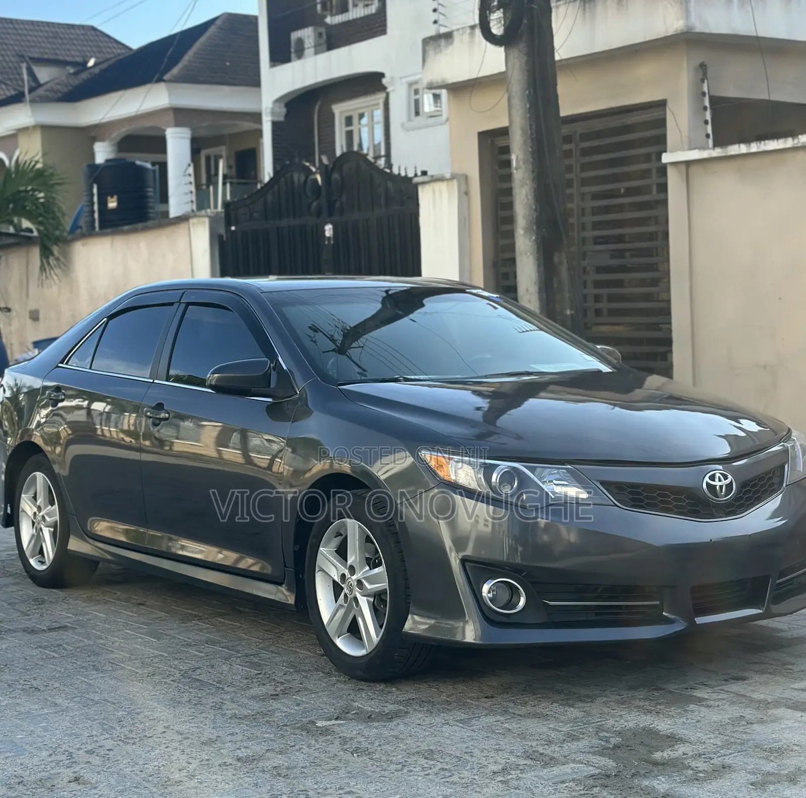 Toyota Camry SE 4dr Sedan (2.5L 4cyl 6A) 2013 Gray