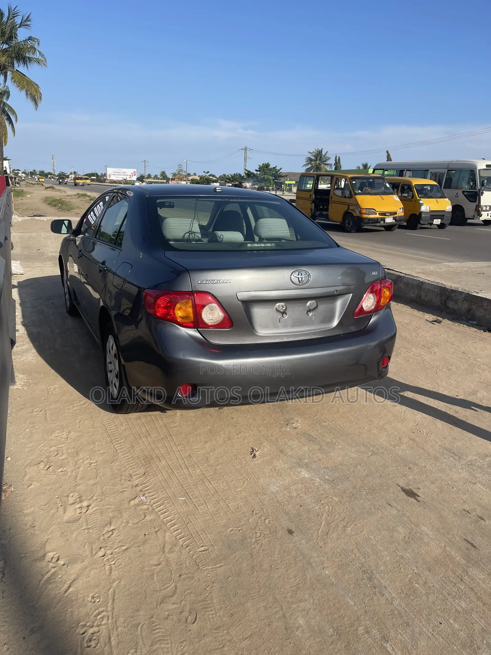 Toyota Corolla LE 4dr Sedan (1.8L 4cyl 4A) 2010