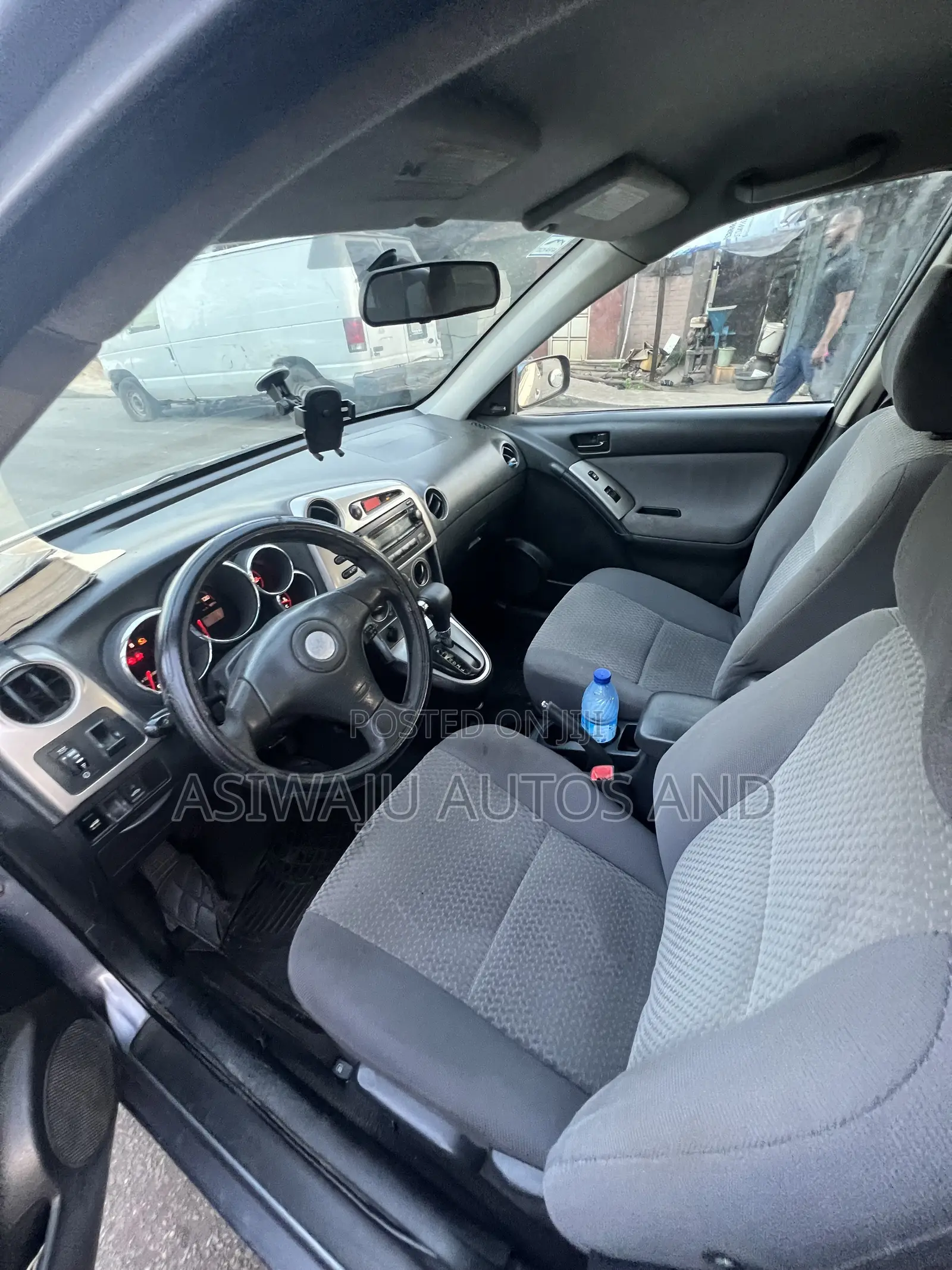 Toyota Matrix Hatchback FWD (1.8L 4cyl 5M) 2005 Gray