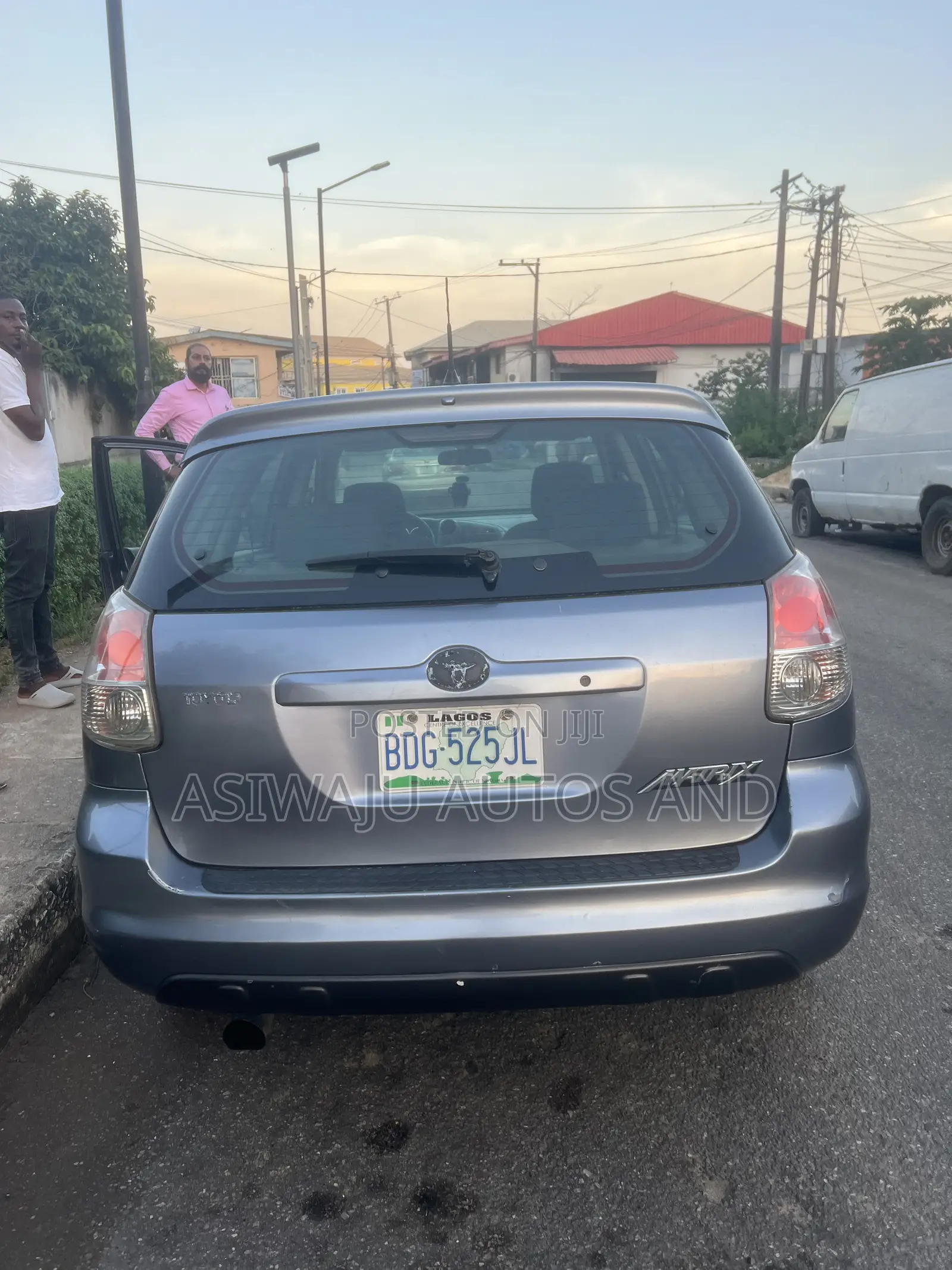 Toyota Matrix Hatchback FWD (1.8L 4cyl 5M) 2005 Gray