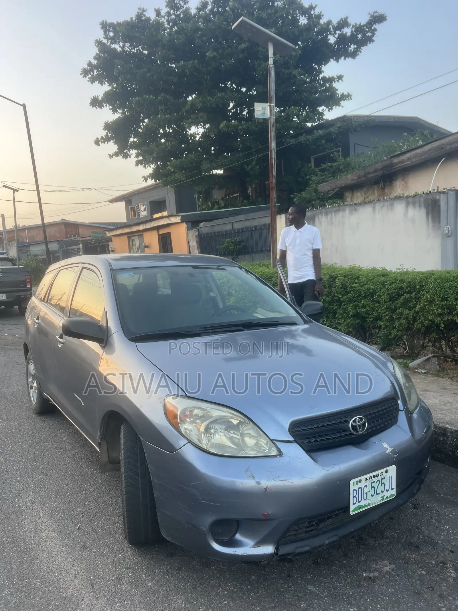 Toyota Matrix Hatchback FWD (1.8L 4cyl 5M) 2005 Gray