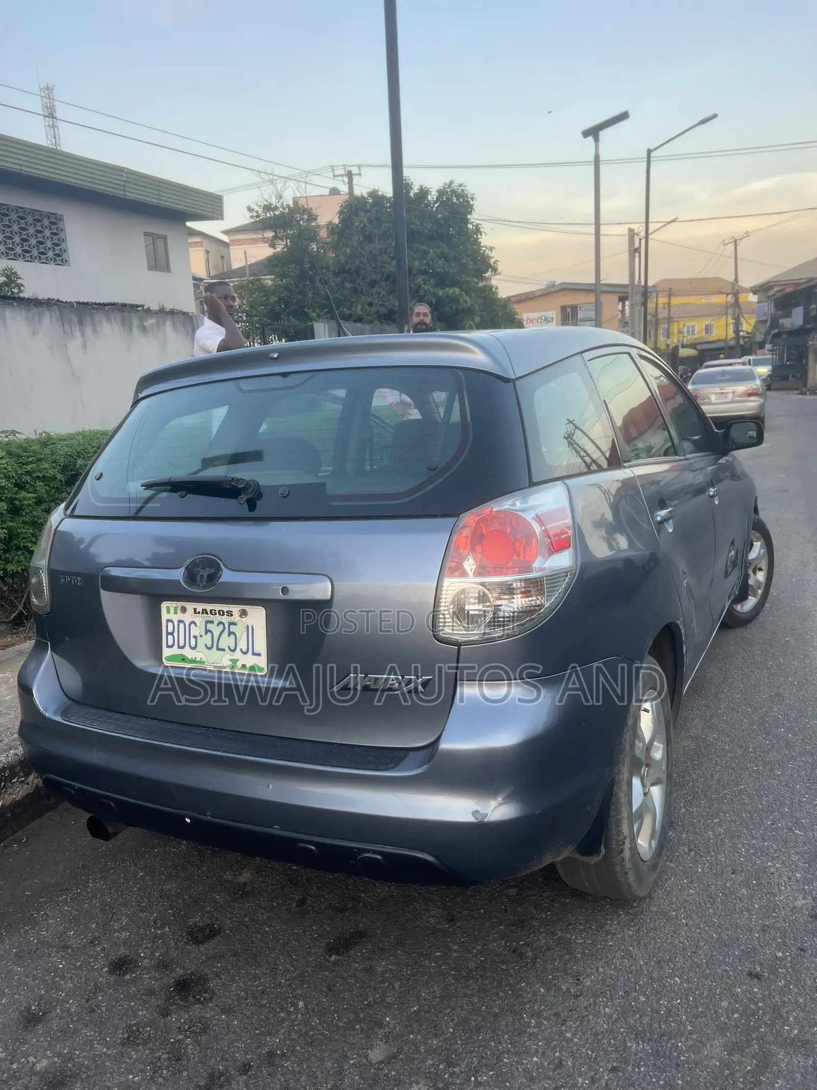 Toyota Matrix Hatchback FWD (1.8L 4cyl 5M) 2005 Gray
