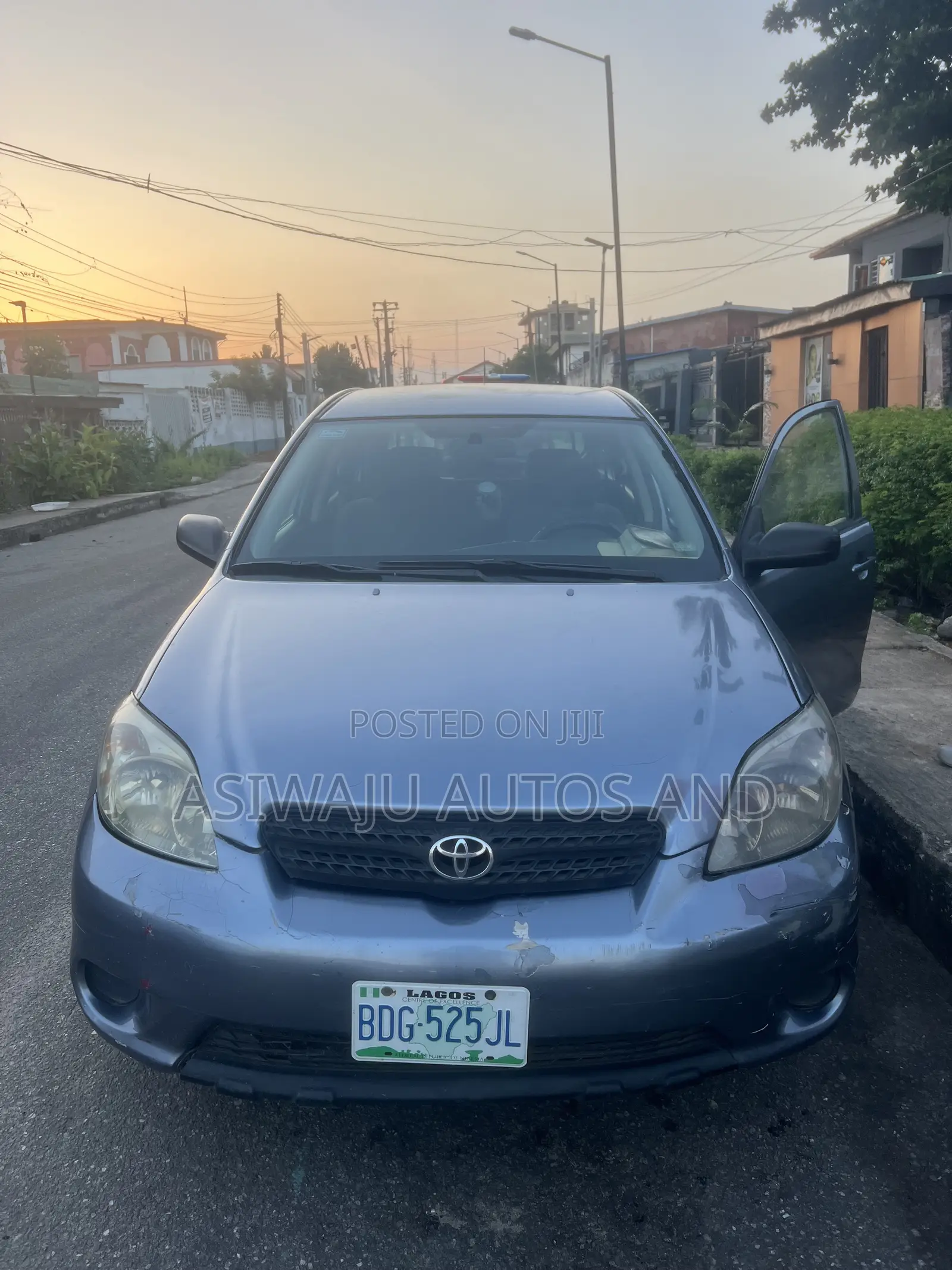 Toyota Matrix Hatchback FWD (1.8L 4cyl 5M) 2005 Gray