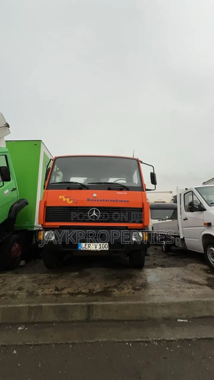 Mercedes Benz Crane