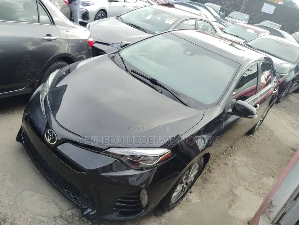 Toyota Corolla XLE (1.8L 4cyl 2A) 2018 Black