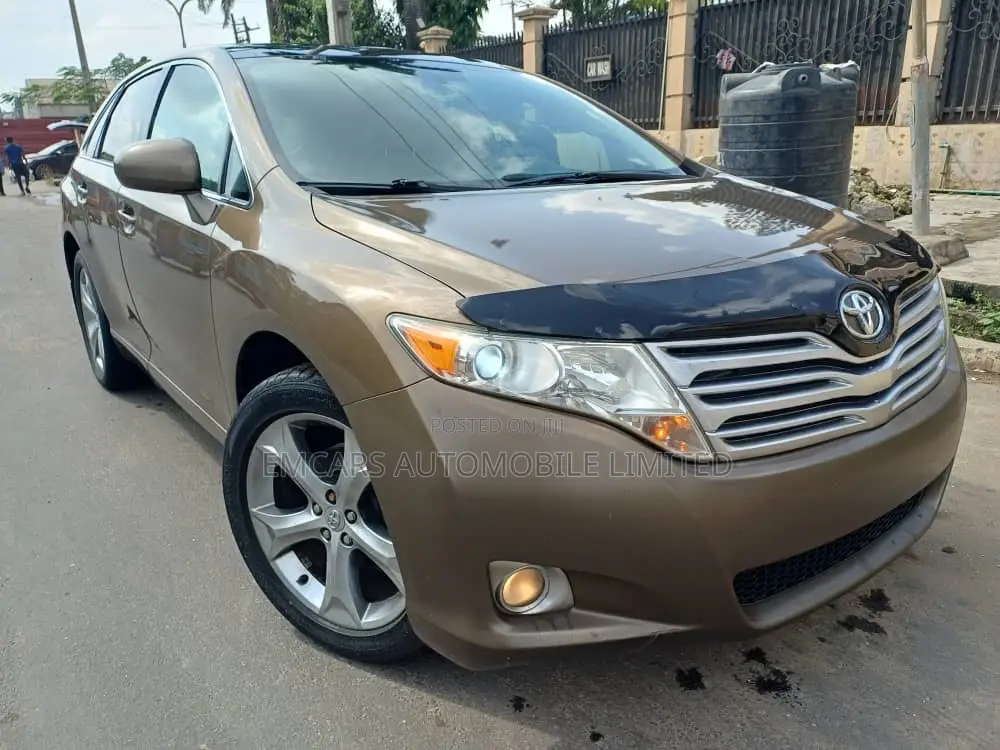 Toyota Venza LE 2010 Brown