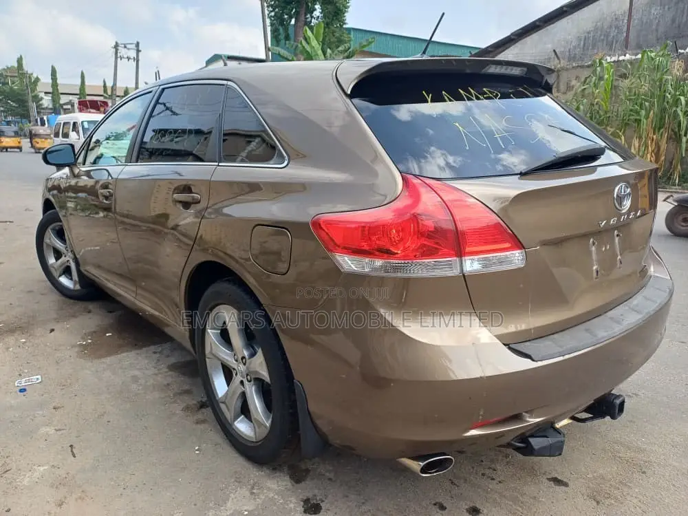 Toyota Venza LE 2010 Brown