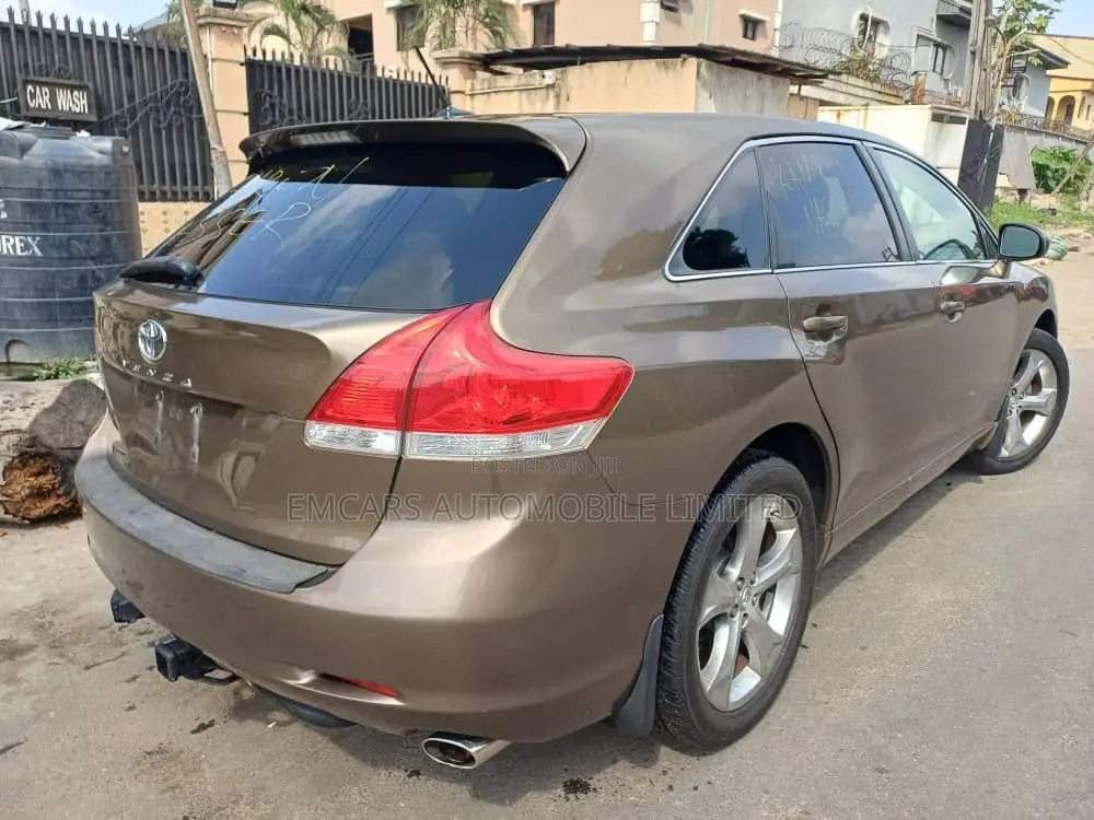 Toyota Venza LE 2010 Brown
