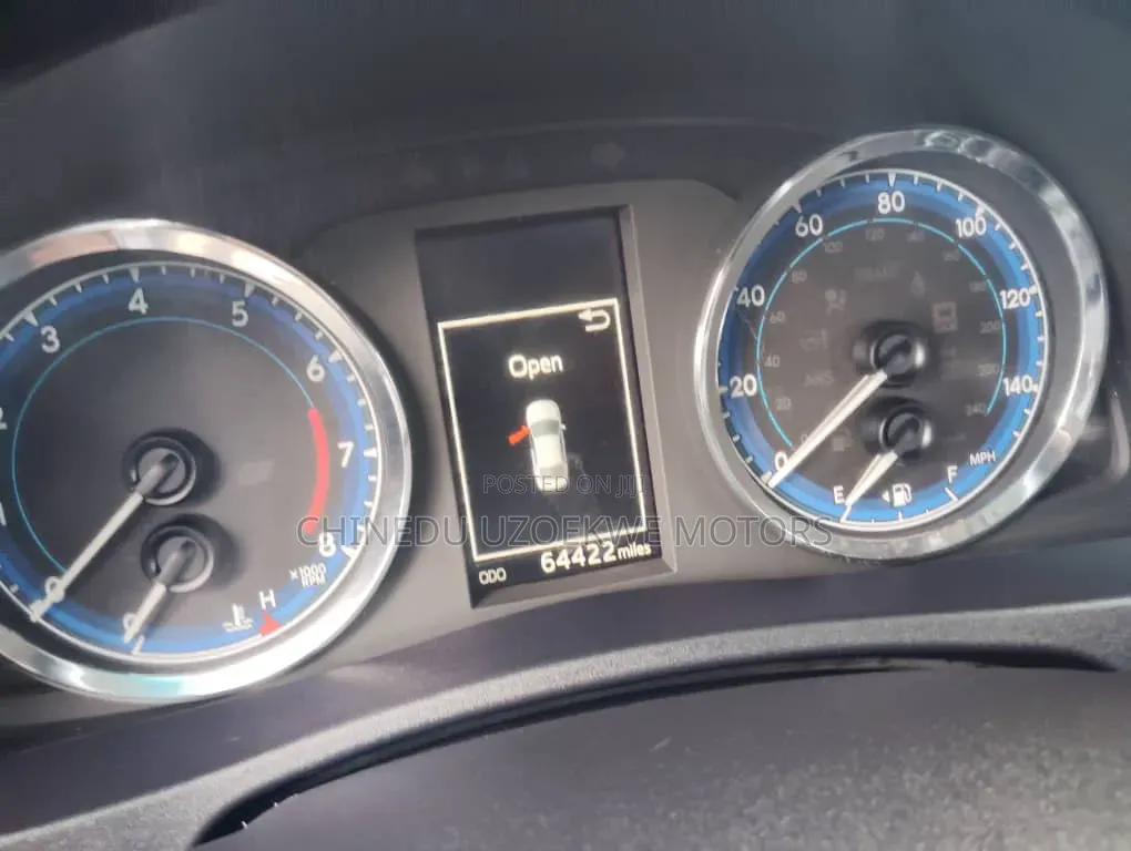 Toyota Corolla XLE (1.8L 4cyl 2A) 2018 Black
