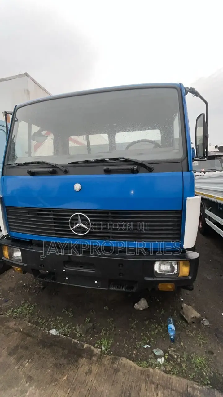 Mercedes Benz Pick Up Truck